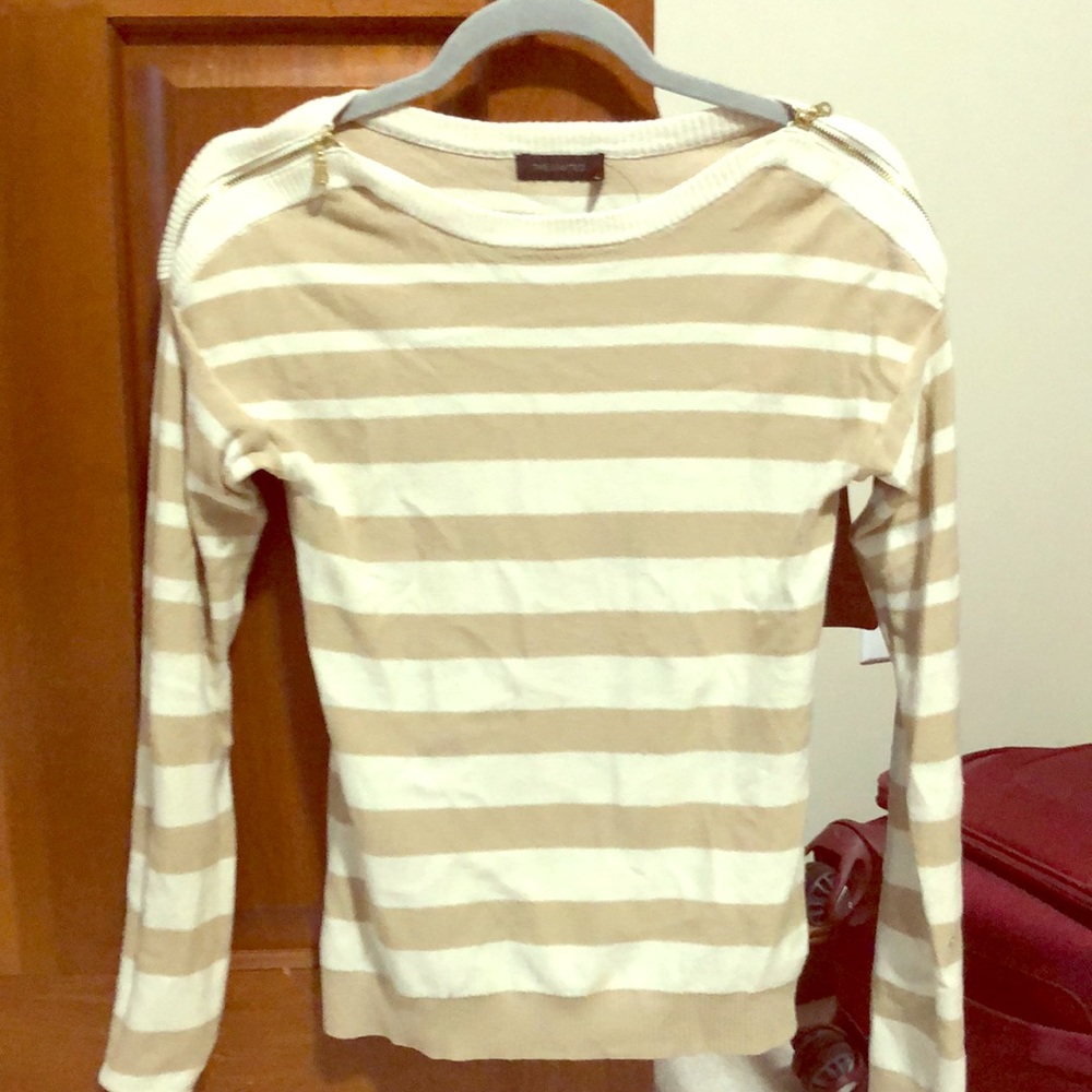 Cute neutral sweater for work or going out!